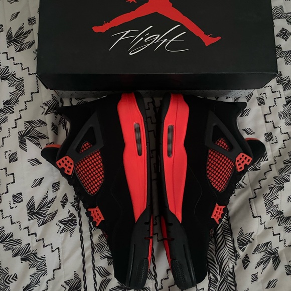 Jordan 4 retro red thunder - size 11 - Picture 6 of 7